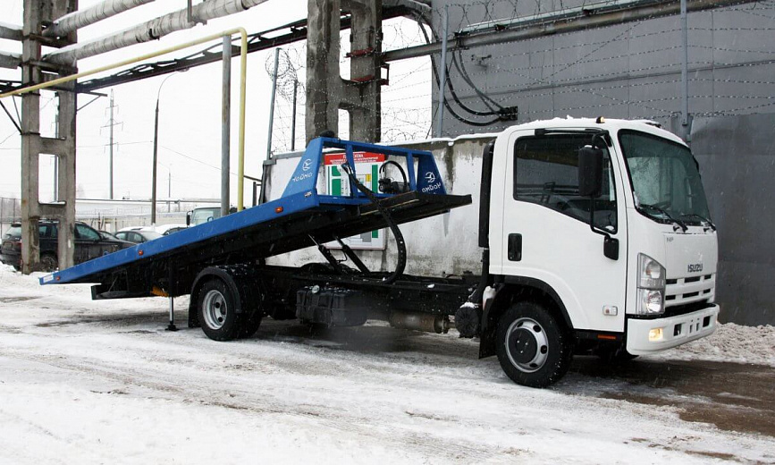 Погрузка авто на сдвижную платформу эвакуатора Isuzu